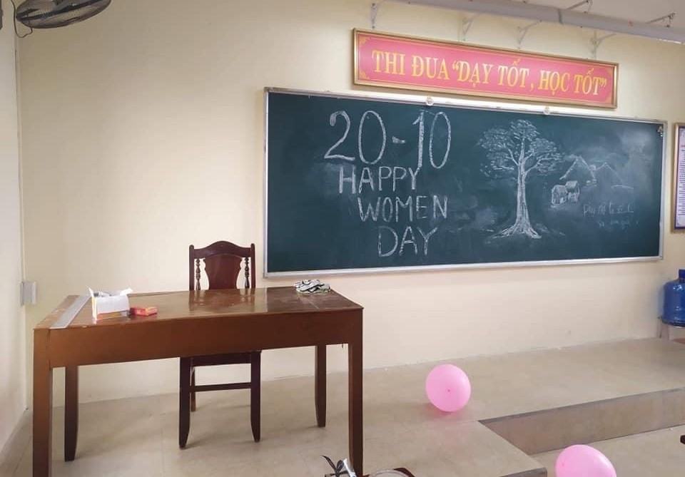 Con trai lớp người ta tổ chức ngày 20/10 cực xúc động-5