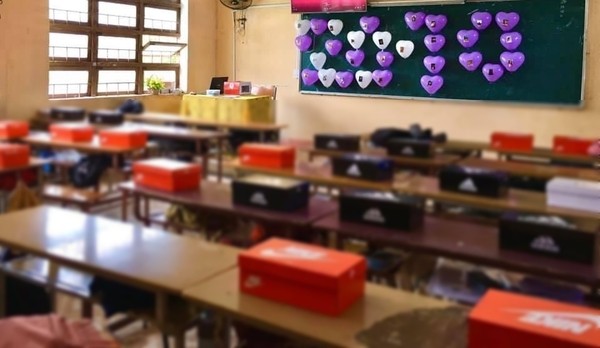 Con trai lớp người ta tổ chức ngày 20/10 cực xúc động-11