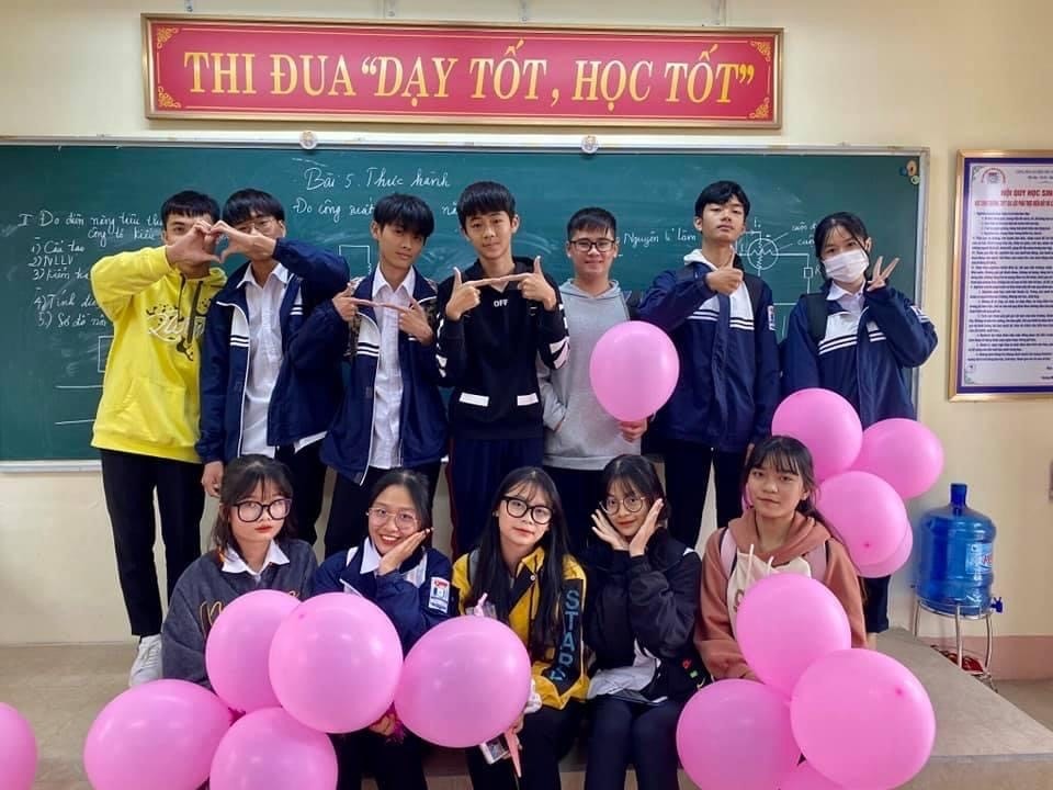 Con trai lớp người ta tổ chức ngày 20/10 cực xúc động-7