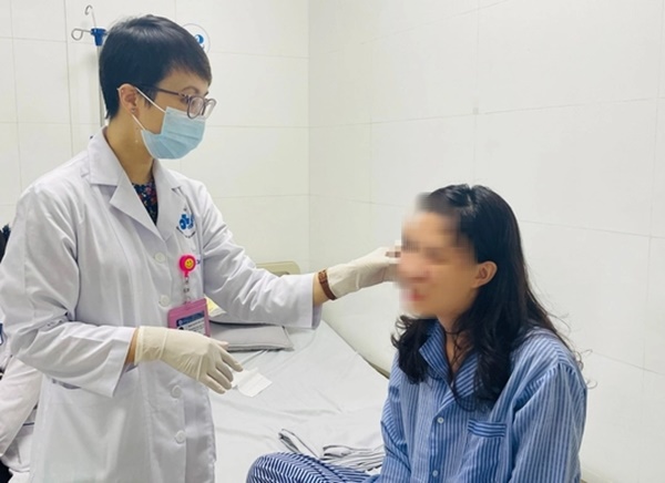 Cách xử trí khi bị kiến ba khoang đốt-1