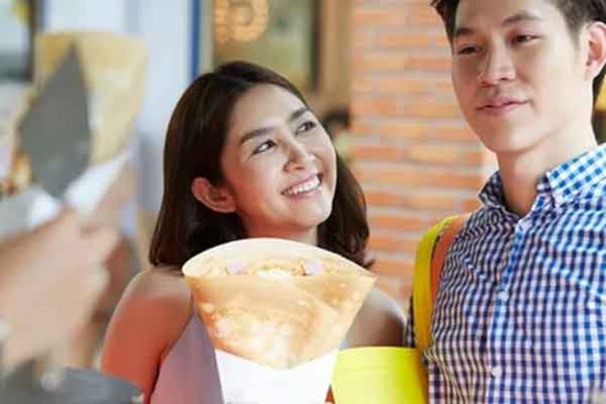 Từ nhà hàng xóm về, chồng đột ngột giao hết tài sản cho vợ giữ
