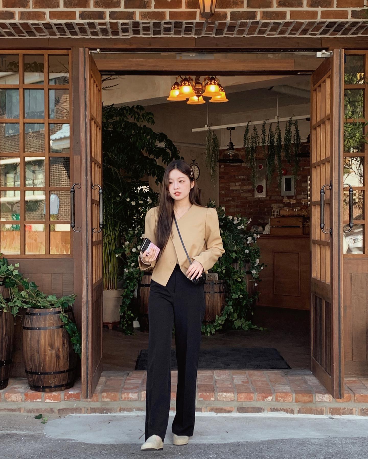 4 kiểu áo khoác tôn dáng cao ráo, thon thả đáng sắm nhất mùa lạnh-2