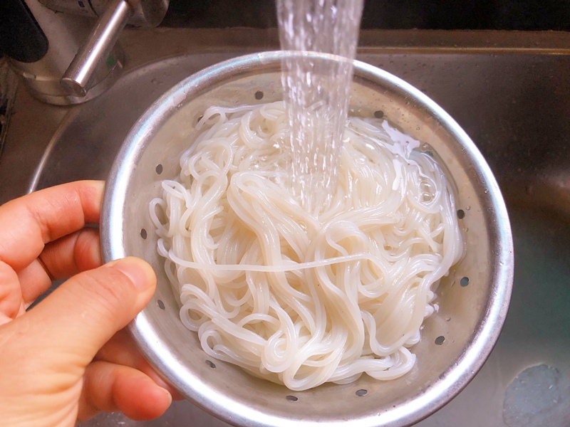 Mì bò trộn kiểu Nhật: Bữa ăn 1 món duy nhất vẫn đảm bảo đủ chất mà ngon-6