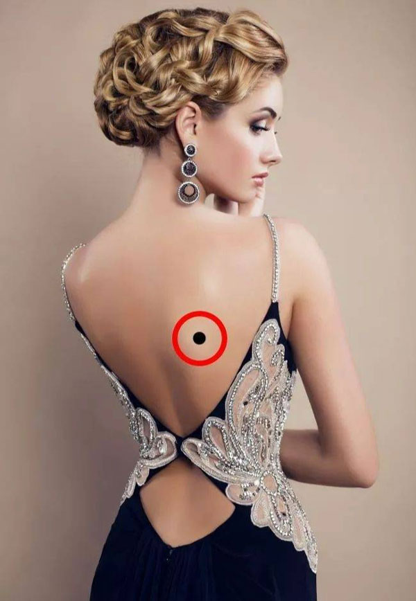 Người có nốt ruồi ở vị trí này trên lưng có số phú quý, càng già càng giàu-2