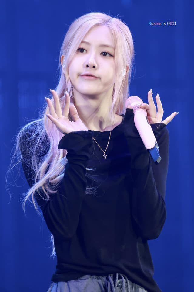 Rosé BLACKPINK trước kín bưng, nay toàn khoe eo con kiến-1