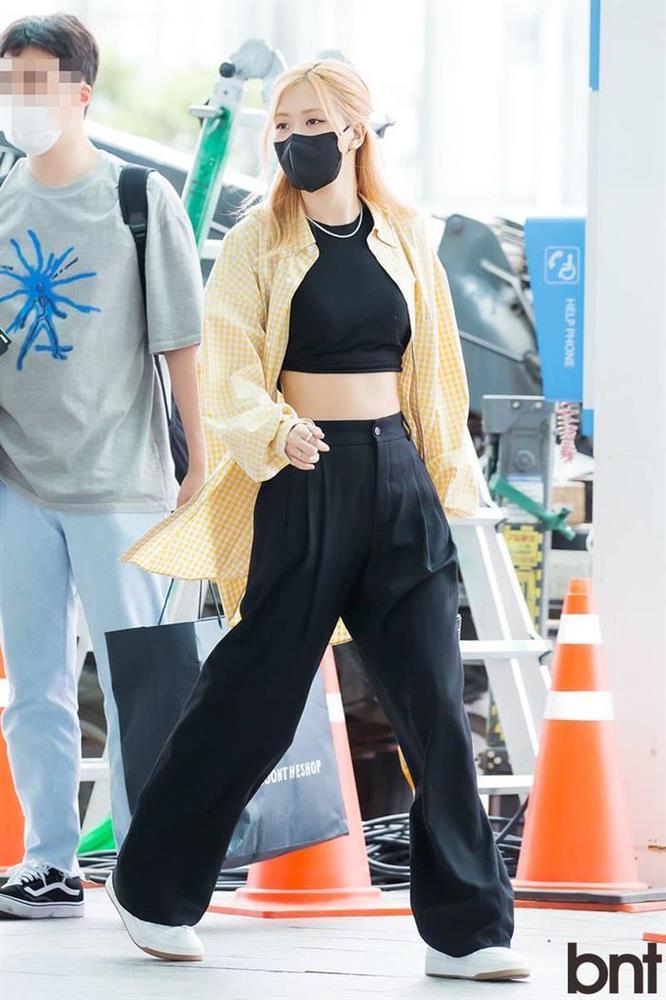 Rosé BLACKPINK trước kín bưng, nay toàn khoe eo con kiến-4