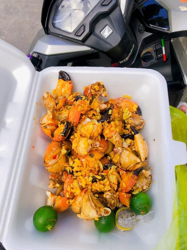 Vì sao nhiều người săn lùng mua loại cua cứng như đá, chỉ ăn được càng?-2