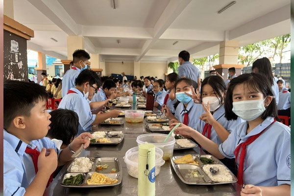 Học sinh tiểu học vất vả hơn cả nhân viên văn phòng!”-4