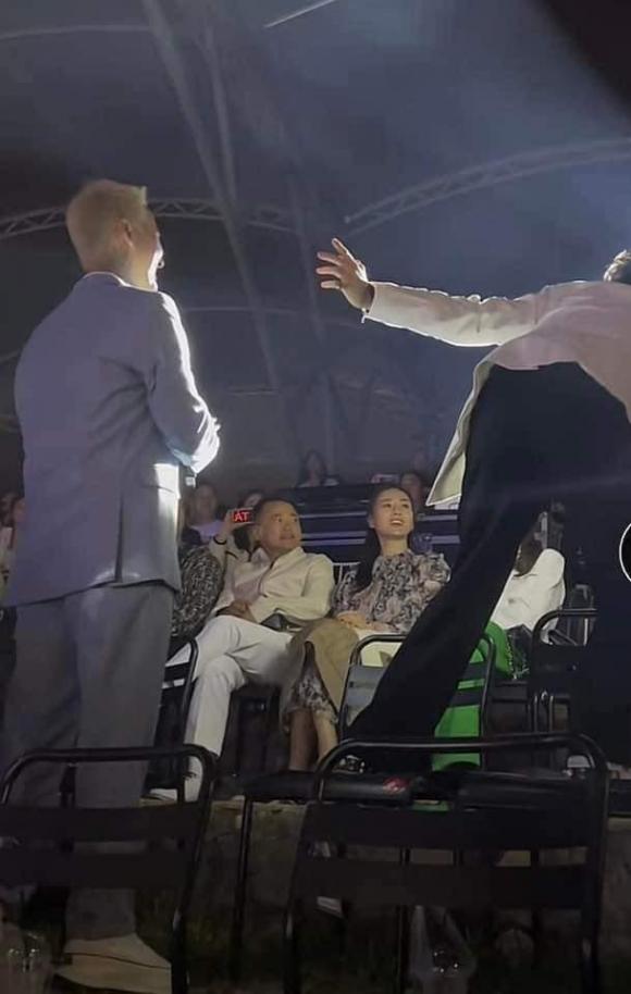 Clip Shark Bình hát tặng Phương Oanh và hội chị em nhân ngày 20/10-2