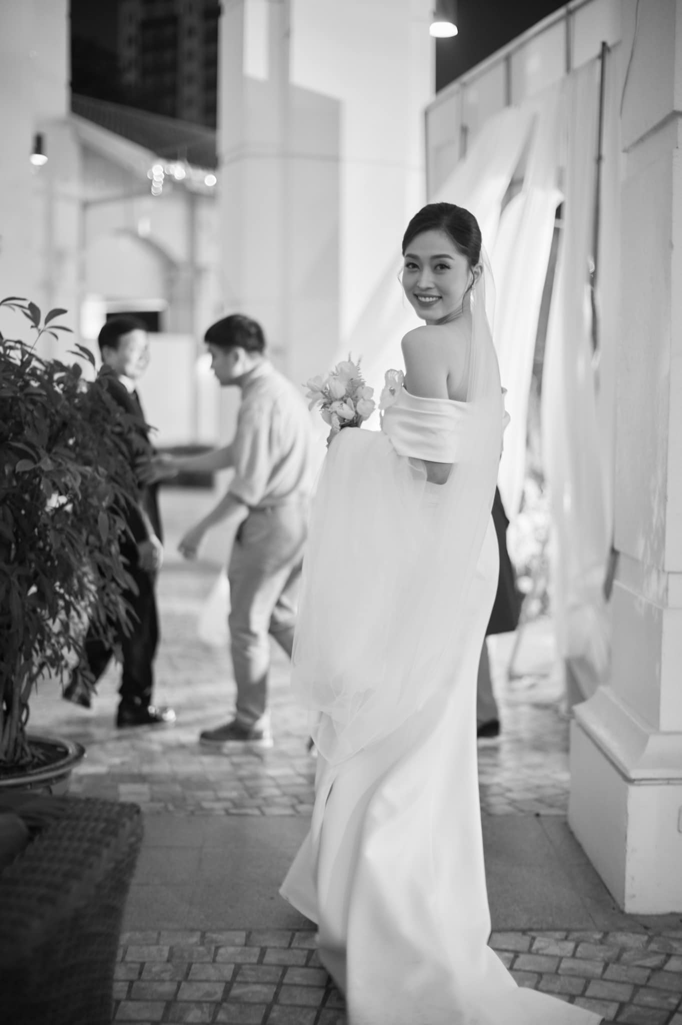 Bình An lái môtô lần cuối vào tiệc cưới với Phương Nga-15