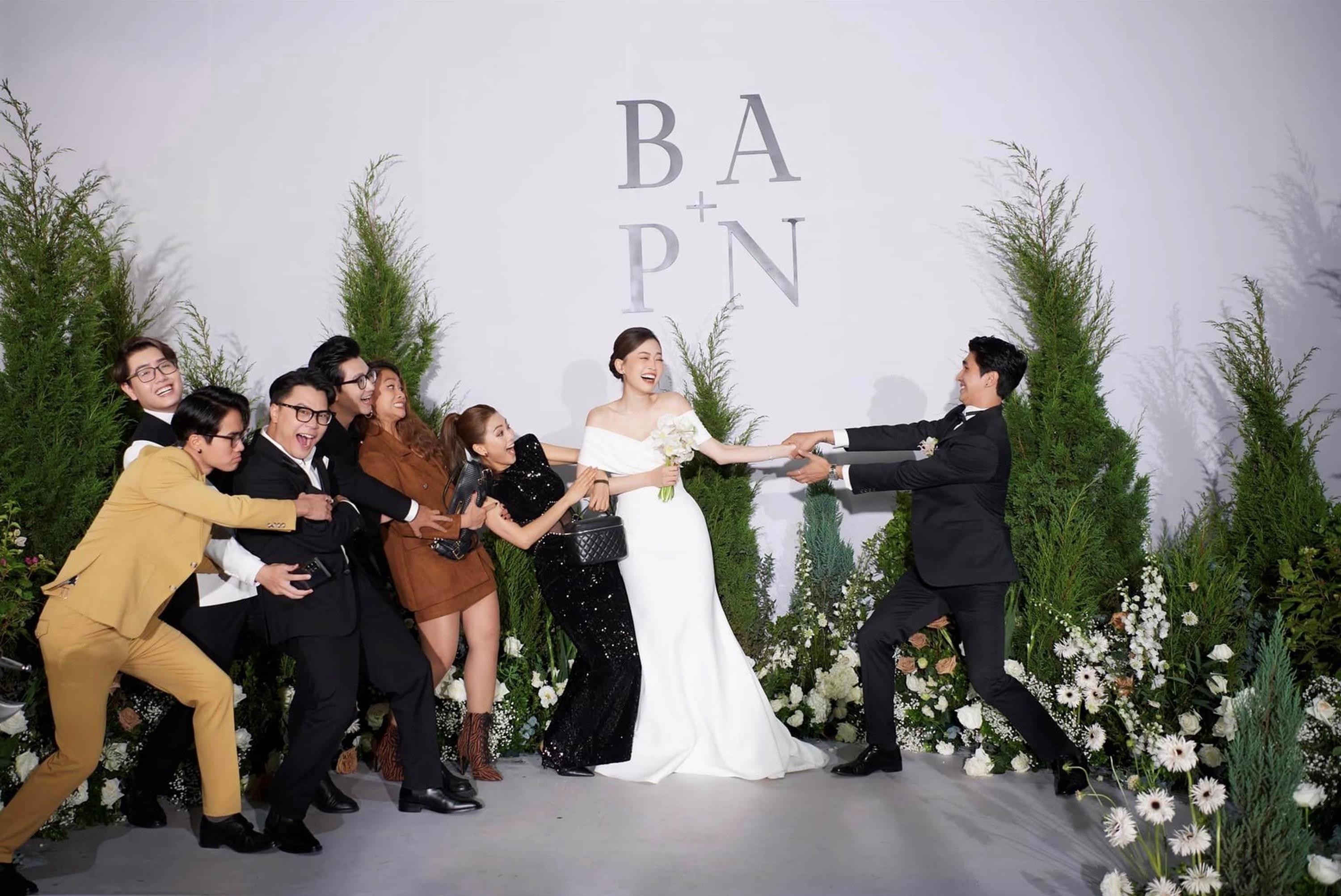 Bình An lái môtô lần cuối vào tiệc cưới với Phương Nga-17