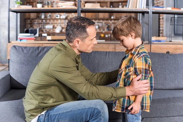 Nguyên tắc phê bình cha mẹ nên biết để không làm tổn thương các con-1