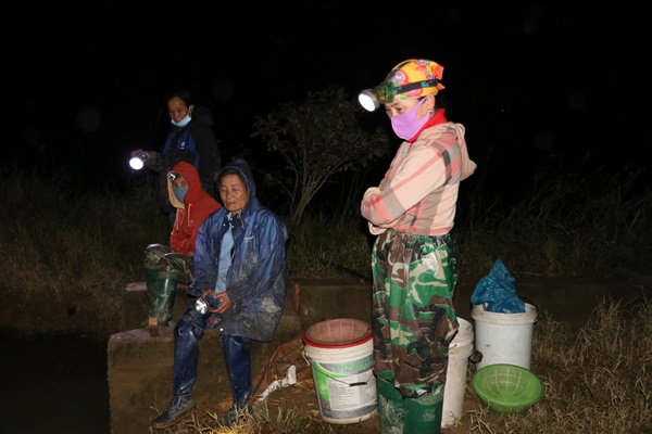 Lội ruộng, dầm mưa săn đặc sản, có đêm thu tiền triệu-1