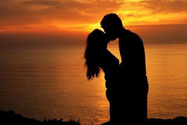 Chồng gửi ảnh đang nhậu với bạn, vợ phát hiện chuyện đau lòng-2