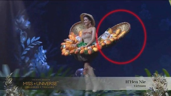 Mỹ nhân Việt gặp sự cố với trang phục dân tộc: Thùy Tiên - Thiên Ân xử lý khôn khéo, Khánh Vân tỏa sáng trong khó khăn-6