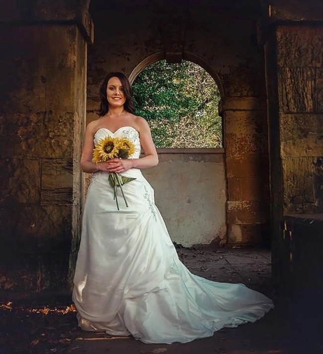 Người phụ nữ có hành động gây sốc với chiếc váy cưới sau khi ly hôn-1