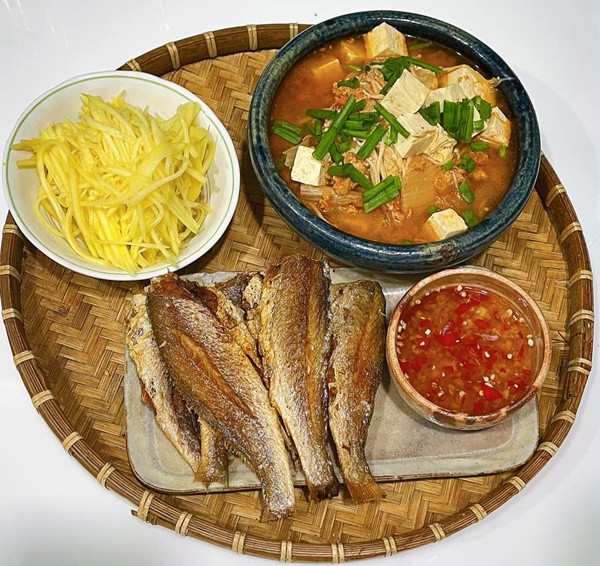 Cơm nhà 2 món nhanh gọn, dân dã mà ngon miệng đưa cơm, chị em lưu ngay&nbsp;cho những ngày bận rộn-21