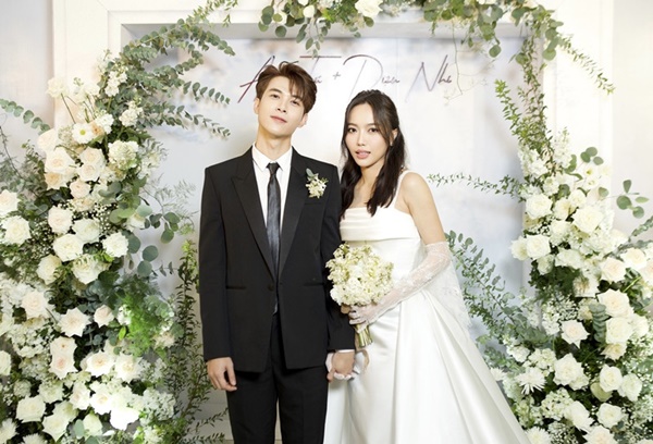 Anh Tú nhắng nhít hôn gió bên Diệu Nhi trong hôn lễ thứ 2-1