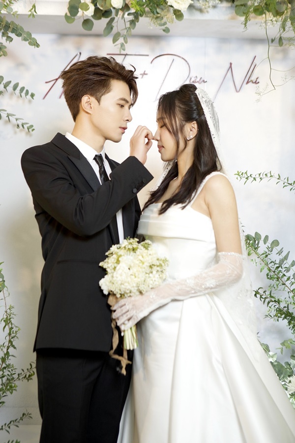 Anh Tú nhắng nhít hôn gió bên Diệu Nhi trong hôn lễ thứ 2-6