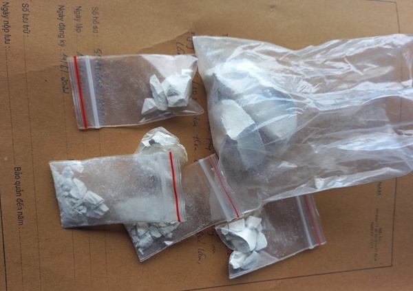 Bị bắt vì mua bán ma túy, đối tượng nhiễm HIV cắn chiến sĩ Công an-2