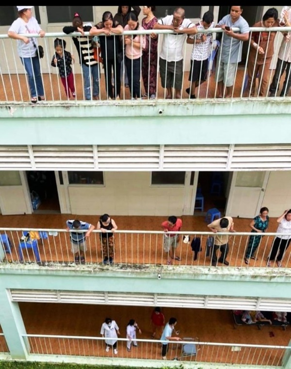 Nhảy từ tầng 2 bệnh viện, nam thanh niên nghi ngáo đá bị chấn thương, bất tỉnh-2