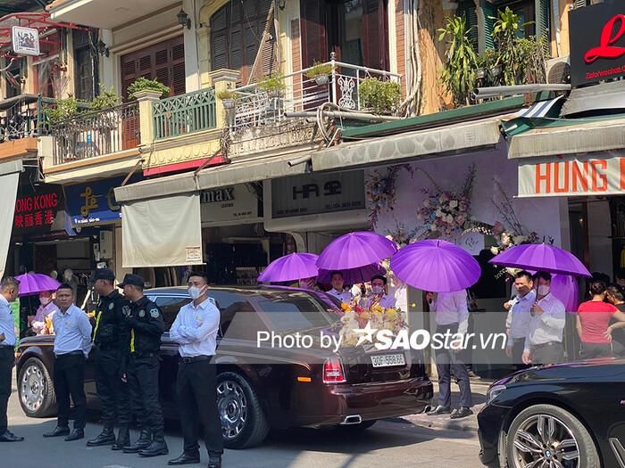 Siêu xe đổ bộ đám cưới Đỗ Mỹ Linh, dàn vệ sĩ phủ kín cả con đường trong lễ rước dâu-3