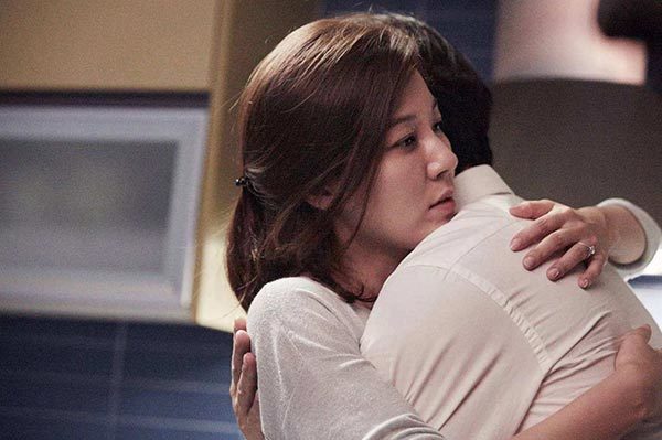 Bị cắm sừng anh trai vẫn yêu thương vợ hết mực, tôi trách móc thì thở dài sau 4 từ anh nói-1