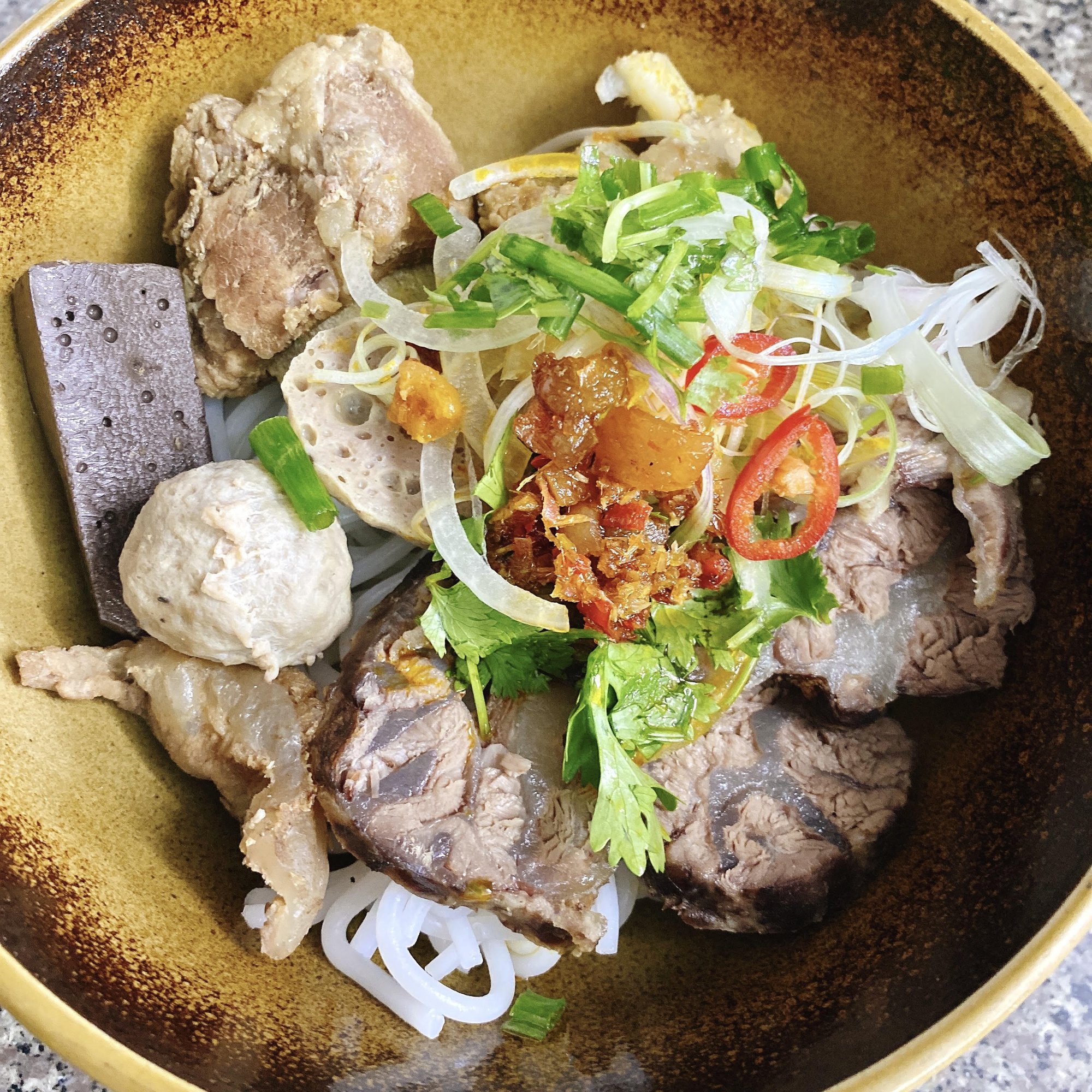 Cách nấu bún bò ngon đãi cả nhà ngày cuối tuần-5