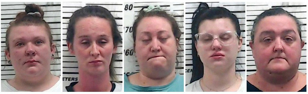 Bốn người phụ nữ bị bắt vì đeo mặt nạ dọa ma trẻ mầm non-1