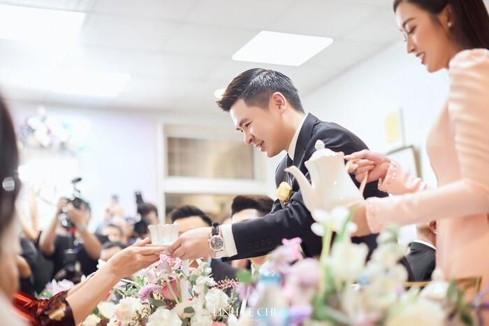 Ông xã Đỗ Mỹ Linh xuất hiện với visual chuẩn soái ca trong lễ đón dâu-5