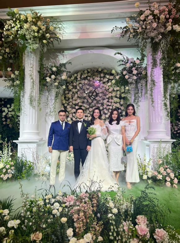 Lương Thùy Linh lên đồ khét lẹt lấn lướt cô dâu Đỗ Mỹ Linh-4