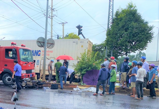 Xe cứu hỏa va chạm giao thông trên đường đi làm nhiệm vụ, một người tử vong-1