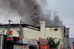 Hà Nội: Cháy nhà trọ ở Cầu Giấy, cảnh sát kịp thời giải cứu 11 người-8