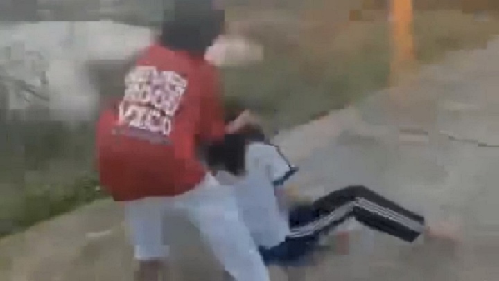 Nhóm nữ sinh Quảng Ngãi kéo lê, đánh hội đồng bạn: Mâu thuẫn vì đơn hàng online-1