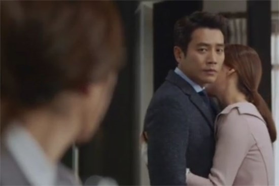 Chồng ngoại tình để trả thù tôi 27 năm không làm việc nhà!