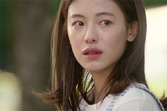 Chồng chặn tình đầu của mẹ chồng trước cửa nhà, tôi lại làm như này