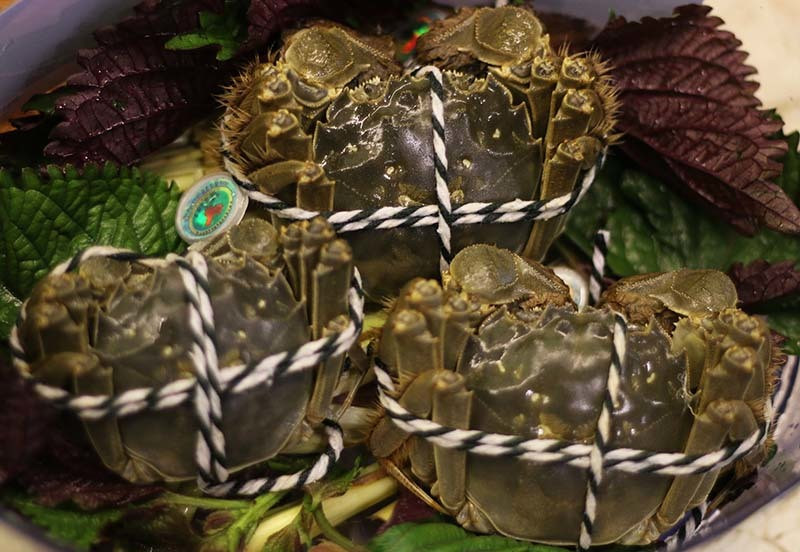 Cua cái 170gram giá hơn 800 nghìn đồng, dân giàu vẫn tranh nhau mua-1