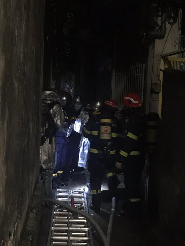 Hà Nội: Cháy nhà trọ ở Cầu Giấy, cảnh sát kịp thời giải cứu 11 người-1