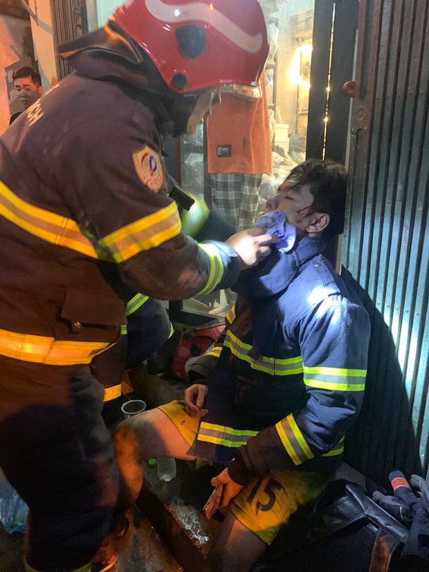 Hà Nội: Cháy nhà trọ ở Cầu Giấy, cảnh sát kịp thời giải cứu 11 người-7