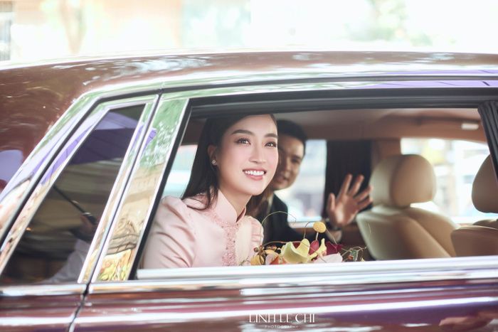 Đỗ Mỹ Linh và bố mẹ chồng nhảy cực sung tại đám cưới, fan bất ngờ với Bầu Hiển trẻ trung-6