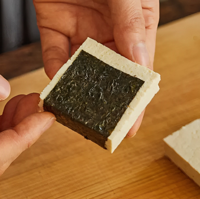 Đậu hũ cuộn rong biển: Món chay ngon dễ làm-5