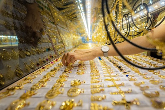 Giá vàng hôm nay 24/10: Đã đắt, vàng trong nước còn tăng cao