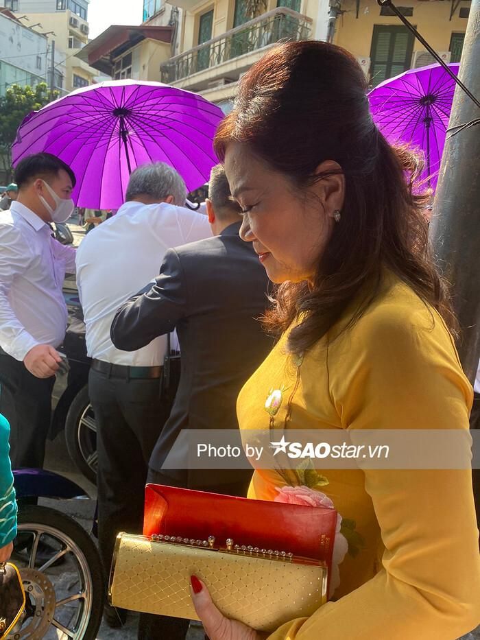 Mẹ chồng quyền lực của Hoa hậu Đỗ Mỹ Linh lộ diện trong lễ cưới-2