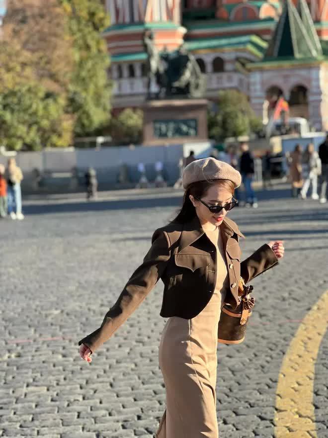 Diễn viên Việt xuống phố hút mọi ánh nhìn trong thời tiết đầu Đông-5