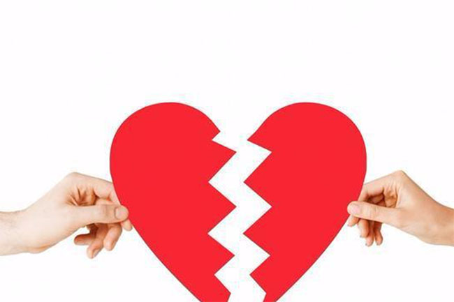 Cô bé 13 tuổi xé ảnh mẹ ngay tại chỗ, tất cả mọi người đã khóc!-2