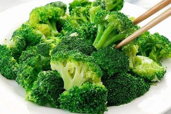Loại rau giàu canxi, tốt hơn cả sữa, nhưng một số người tuyệt đối không nên ăn