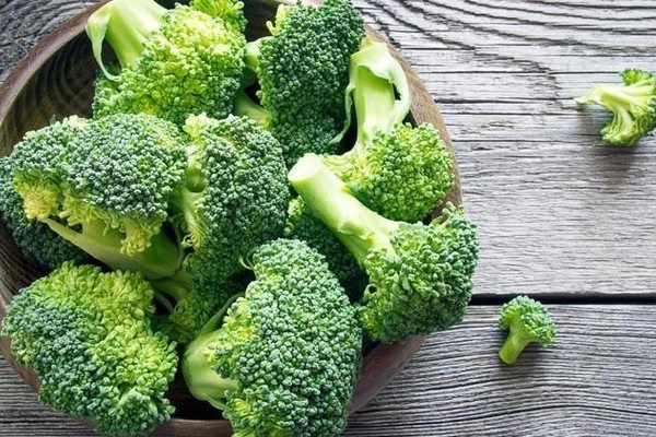 Loại rau giàu canxi, tốt hơn cả sữa, nhưng một số người tuyệt đối không nên ăn-1