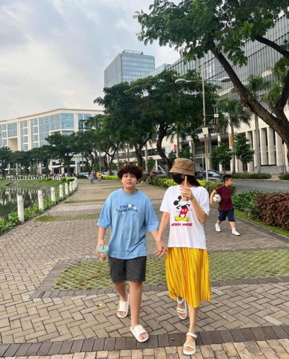 Tim dính nghi vấn có tình mới, Trương Quỳnh Anh chia sẻ loạt ảnh bên con trai cùng mong muốn giản đơn này-1