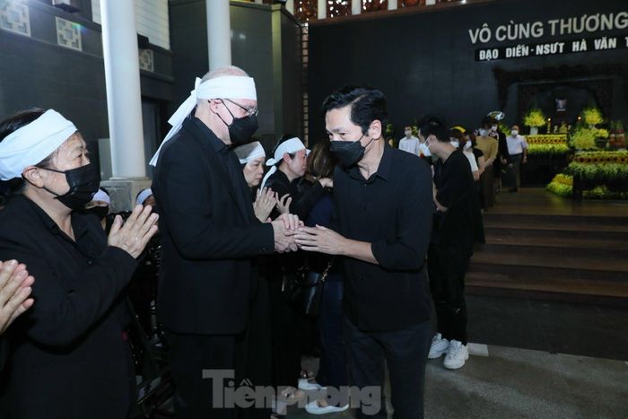 Nghệ sĩ Lan Hương, Trung Anh tiễn đưa NSƯT Hà Văn Trọng-3