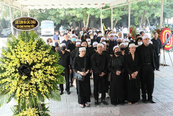 Nghệ sĩ Lan Hương, Trung Anh tiễn đưa NSƯT Hà Văn Trọng-1